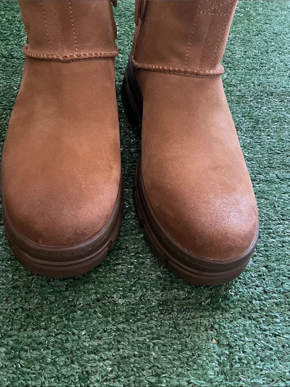 UGG Men’s Size 9 Skyview Classic Pull On Boots Chestnut Suede Waterproof 1135017
